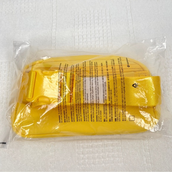 NWT Lululemon Everywhere Belt Bag (1L) - Utility Yellow - Picture 3 of 5